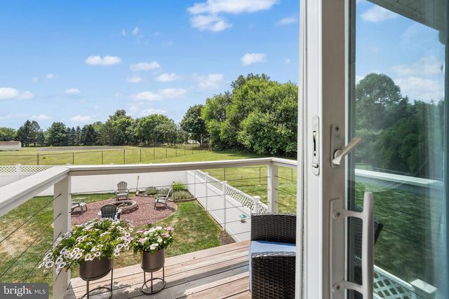 541 MOUNTAIN VIEW RD, Nazareth, PA 18064