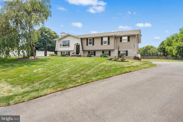 541 MOUNTAIN VIEW RD, Nazareth, PA 18064
