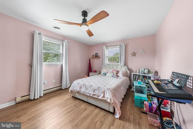 541 MOUNTAIN VIEW RD, Nazareth, PA 18064