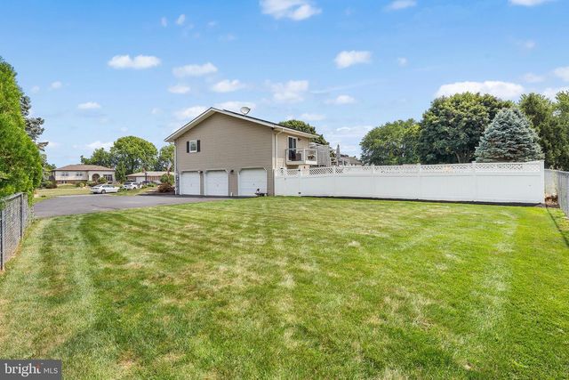 541 MOUNTAIN VIEW RD, Nazareth, PA 18064
