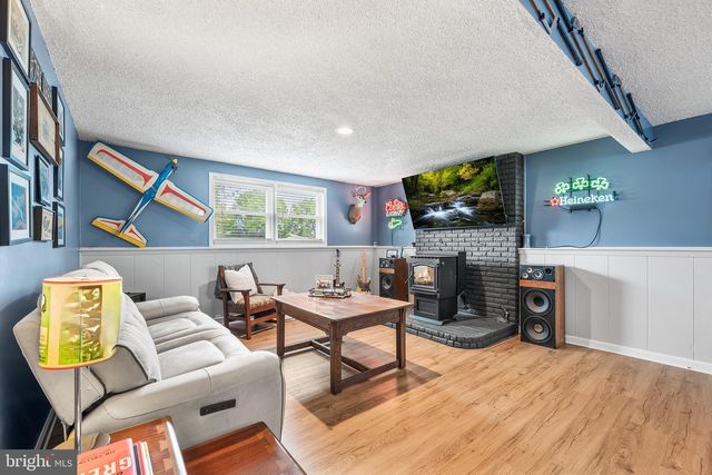 541 MOUNTAIN VIEW RD, Nazareth, PA 18064