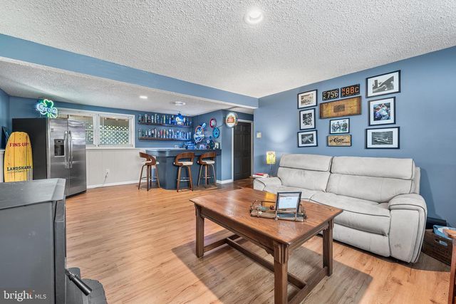 541 MOUNTAIN VIEW RD, Nazareth, PA 18064