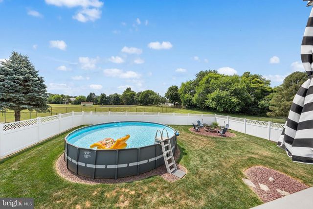 541 MOUNTAIN VIEW RD, Nazareth, PA 18064