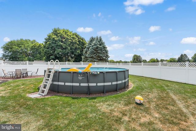 541 MOUNTAIN VIEW RD, Nazareth, PA 18064