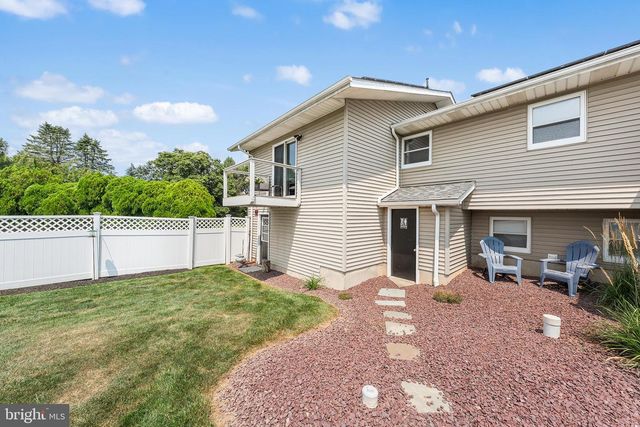 541 MOUNTAIN VIEW RD, Nazareth, PA 18064