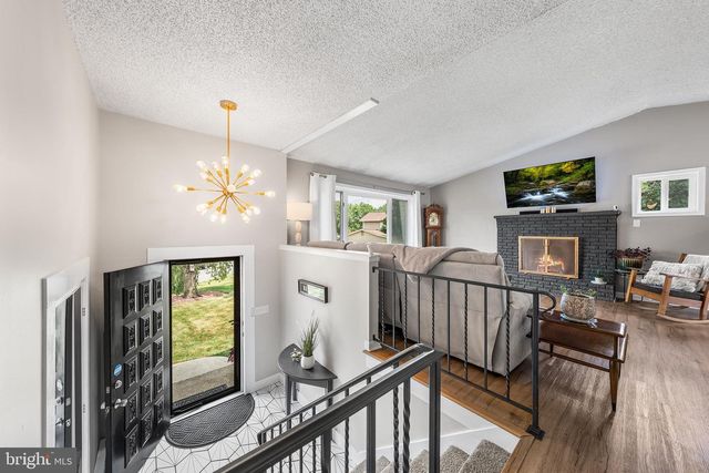 541 MOUNTAIN VIEW RD, Nazareth, PA 18064