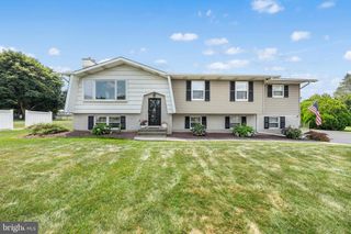 541 MOUNTAIN VIEW RD, Nazareth, PA 18064