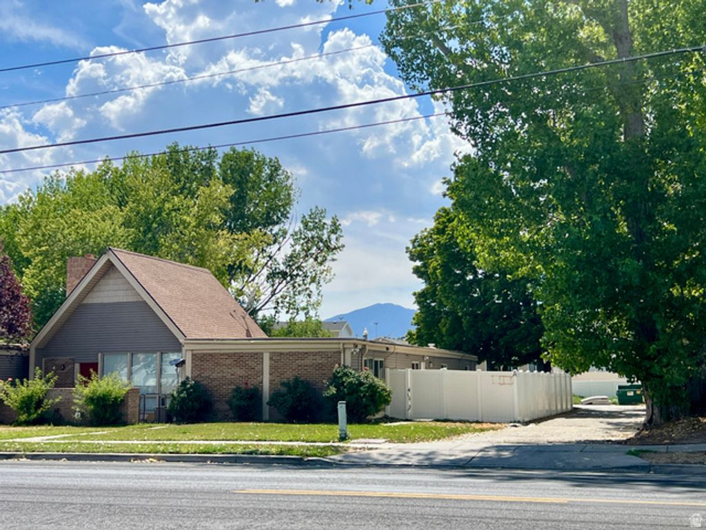 5934 S COUGAR LN, Kearns, UT 84118 — photo 2