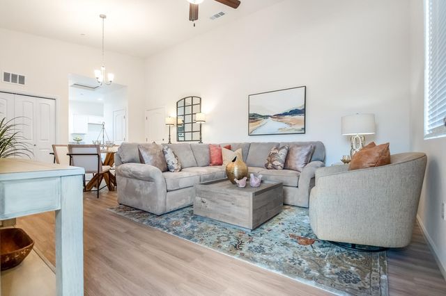 4140 E Kaweah Avenue, Visalia, CA 93292