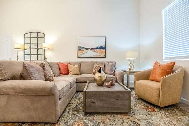 4140 E Kaweah Avenue, Visalia, CA 93292