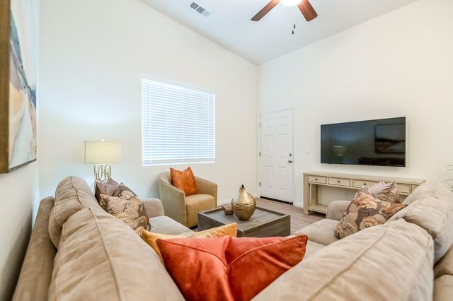 4140 E Kaweah Avenue, Visalia, CA 93292