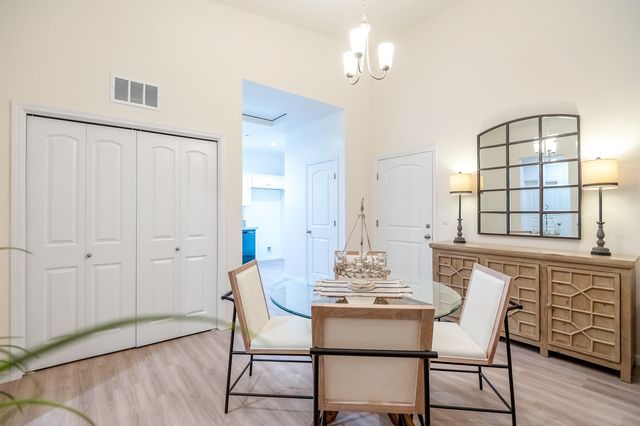 4140 E Kaweah Avenue, Visalia, CA 93292