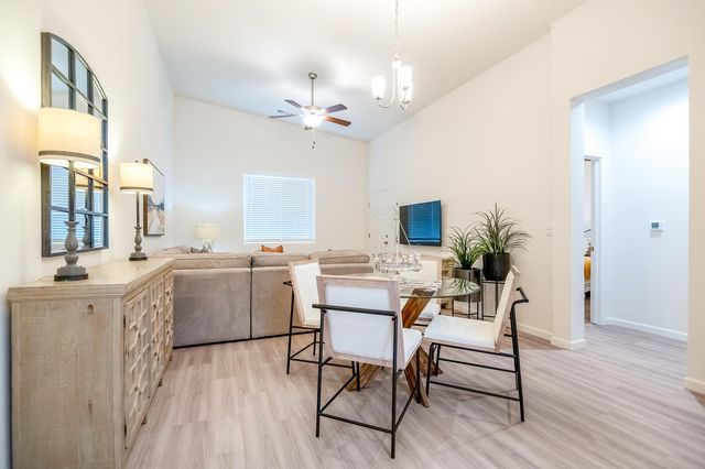 4140 E Kaweah Avenue, Visalia, CA 93292