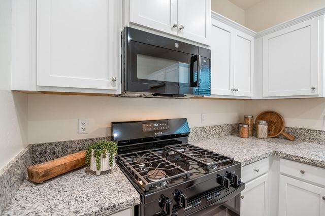 4140 E Kaweah Avenue, Visalia, CA 93292