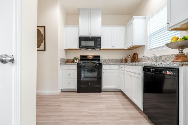 4140 E Kaweah Avenue, Visalia, CA 93292