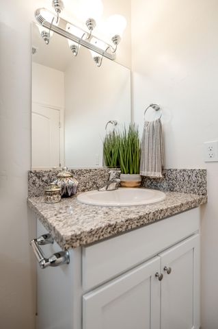 4140 E Kaweah Avenue, Visalia, CA 93292