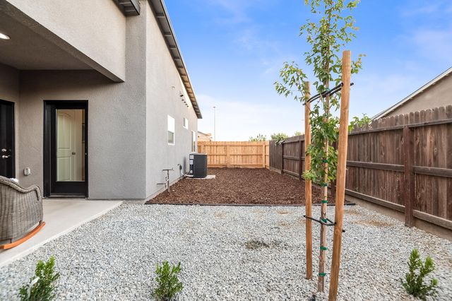 4140 E Kaweah Avenue, Visalia, CA 93292