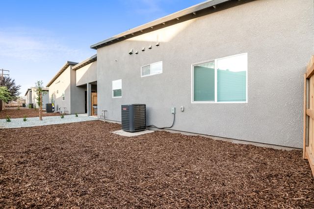 4140 E Kaweah Avenue, Visalia, CA 93292