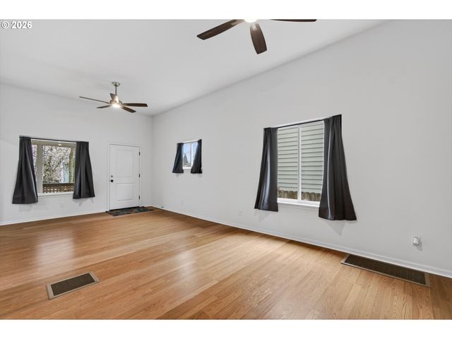 1521 Se ASH St, Portland, OR 97214