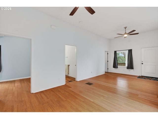 1521 Se ASH St, Portland, OR 97214