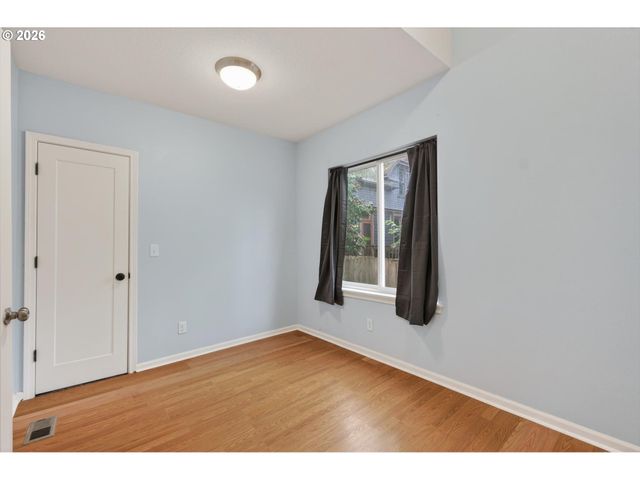 1521 Se ASH St, Portland, OR 97214