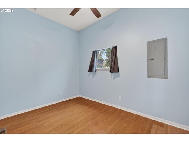 1521 Se ASH St, Portland, OR 97214