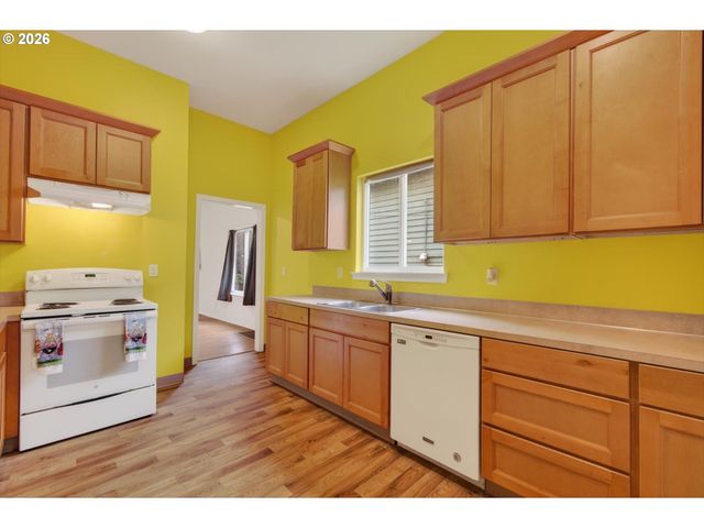 1521 Se ASH St, Portland, OR 97214