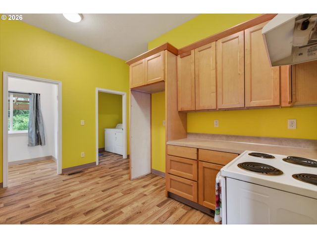 1521 Se ASH St, Portland, OR 97214