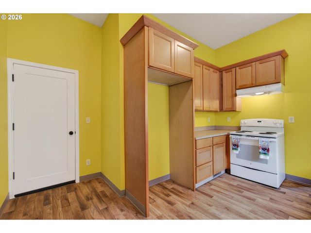 1521 Se ASH St, Portland, OR 97214