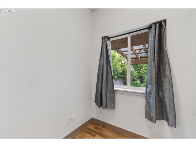 1521 Se ASH St, Portland, OR 97214