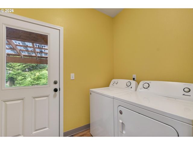 1521 Se ASH St, Portland, OR 97214