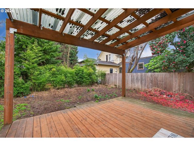 1521 Se ASH St, Portland, OR 97214