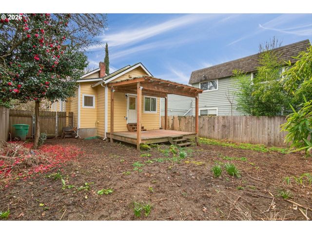 1521 Se ASH St, Portland, OR 97214