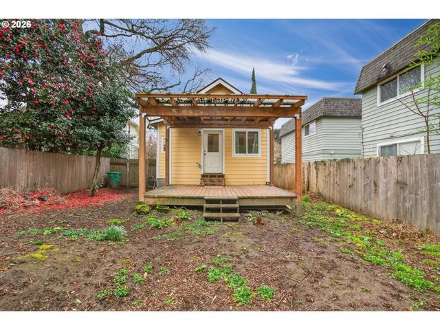 1521 Se ASH St, Portland, OR 97214