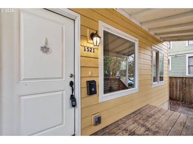 1521 Se ASH St, Portland, OR 97214