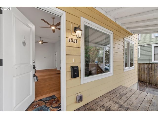 1521 Se ASH St, Portland, OR 97214