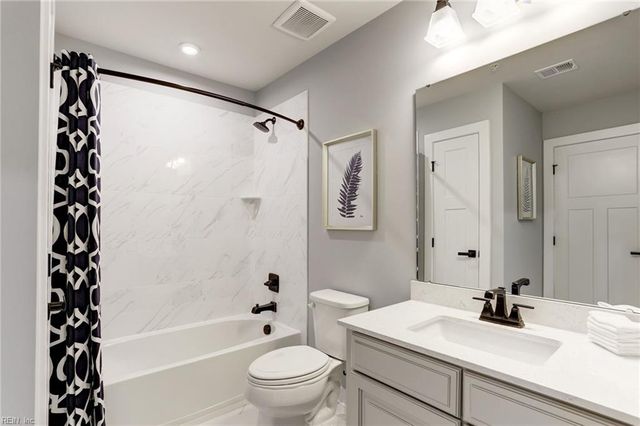 402 Tributary LN, Carrollton, VA 23314