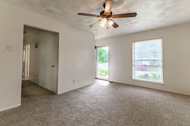 3213 Thames Street, Irving, TX 75062