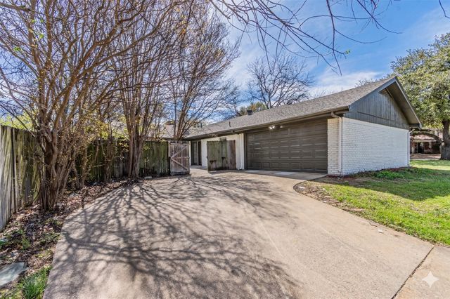 1951 Terbet Lane, Fort Worth, TX 76112