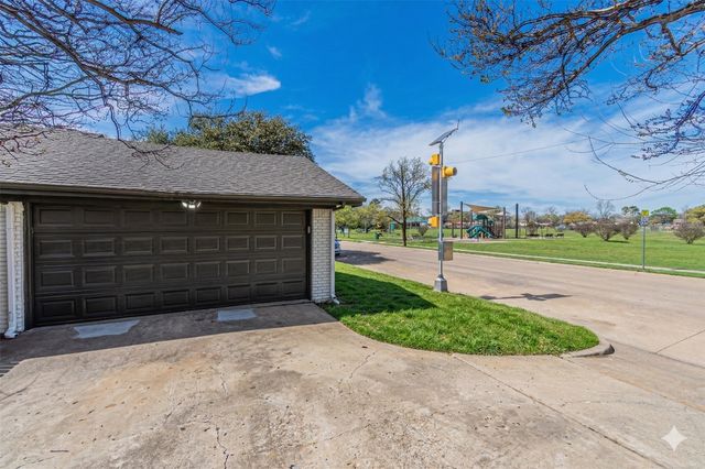 1951 Terbet Lane, Fort Worth, TX 76112