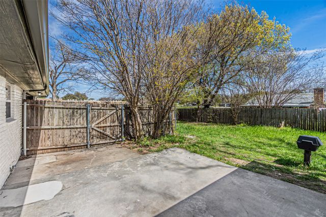 1951 Terbet Lane, Fort Worth, TX 76112