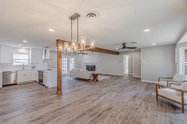 1951 Terbet Lane, Fort Worth, TX 76112