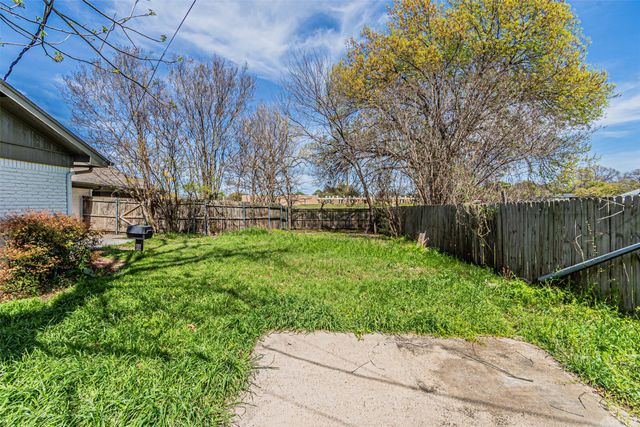 1951 Terbet Lane, Fort Worth, TX 76112