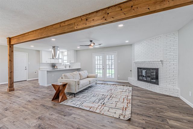 1951 Terbet Lane, Fort Worth, TX 76112