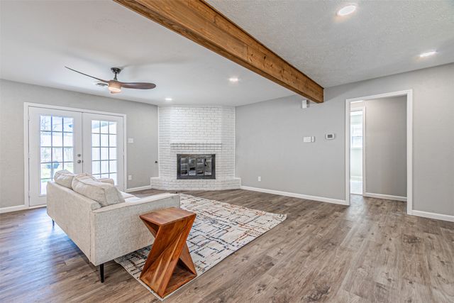 1951 Terbet Lane, Fort Worth, TX 76112