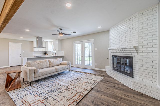 1951 Terbet Lane, Fort Worth, TX 76112