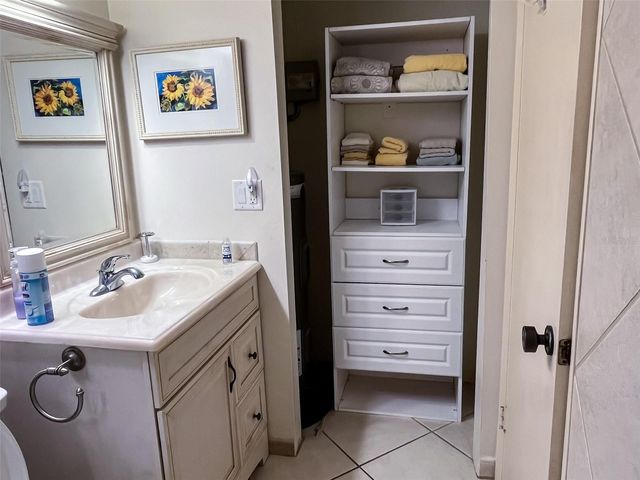 690 BIRD BAY CIRCLE 28, Venice, FL 34285
