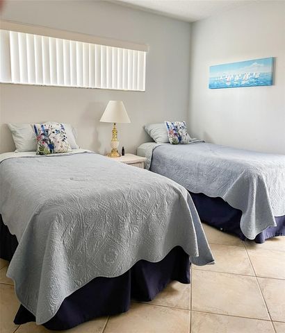 690 BIRD BAY CIRCLE 28, Venice, FL 34285