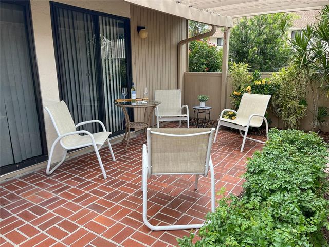 690 BIRD BAY CIRCLE 28, Venice, FL 34285