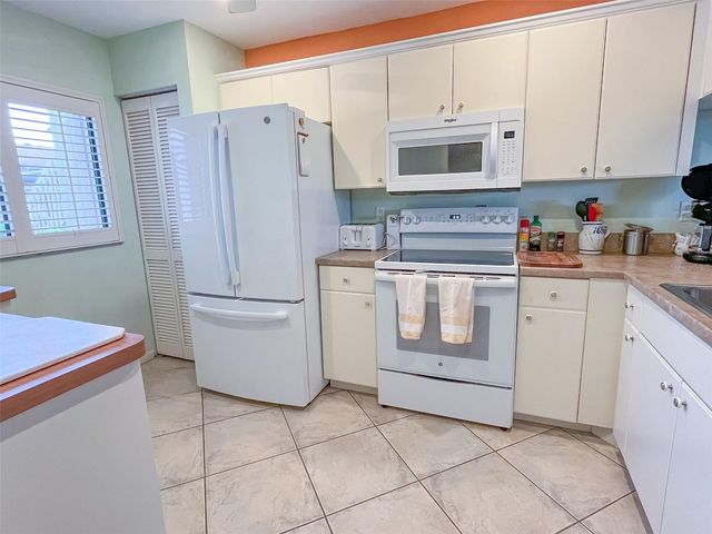 690 BIRD BAY CIRCLE 28, Venice, FL 34285